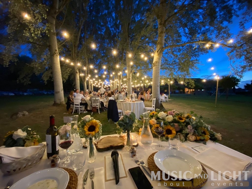 Matrimonio Fattoria Settepassi cena all'aperto - Allestimento luci